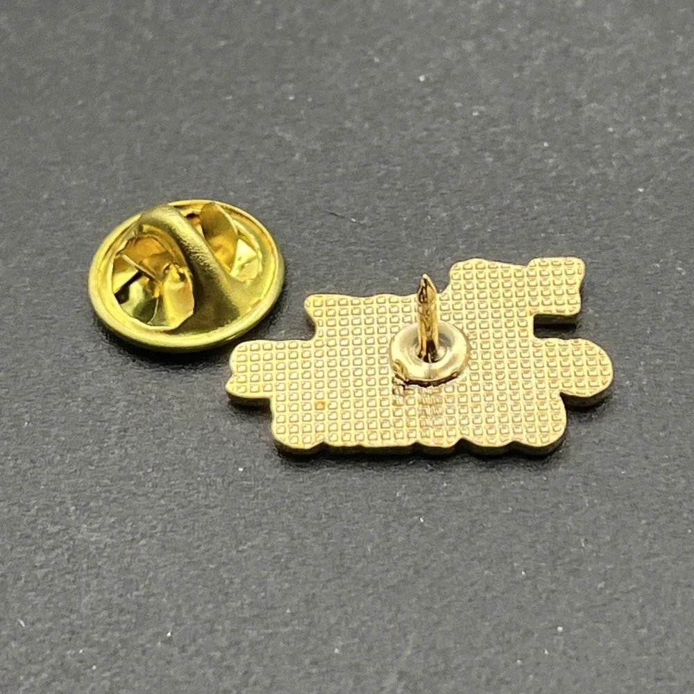 Wendy's Fast Food Restaurant Every Customer‎ Counts Employee Lapel Hat Pin